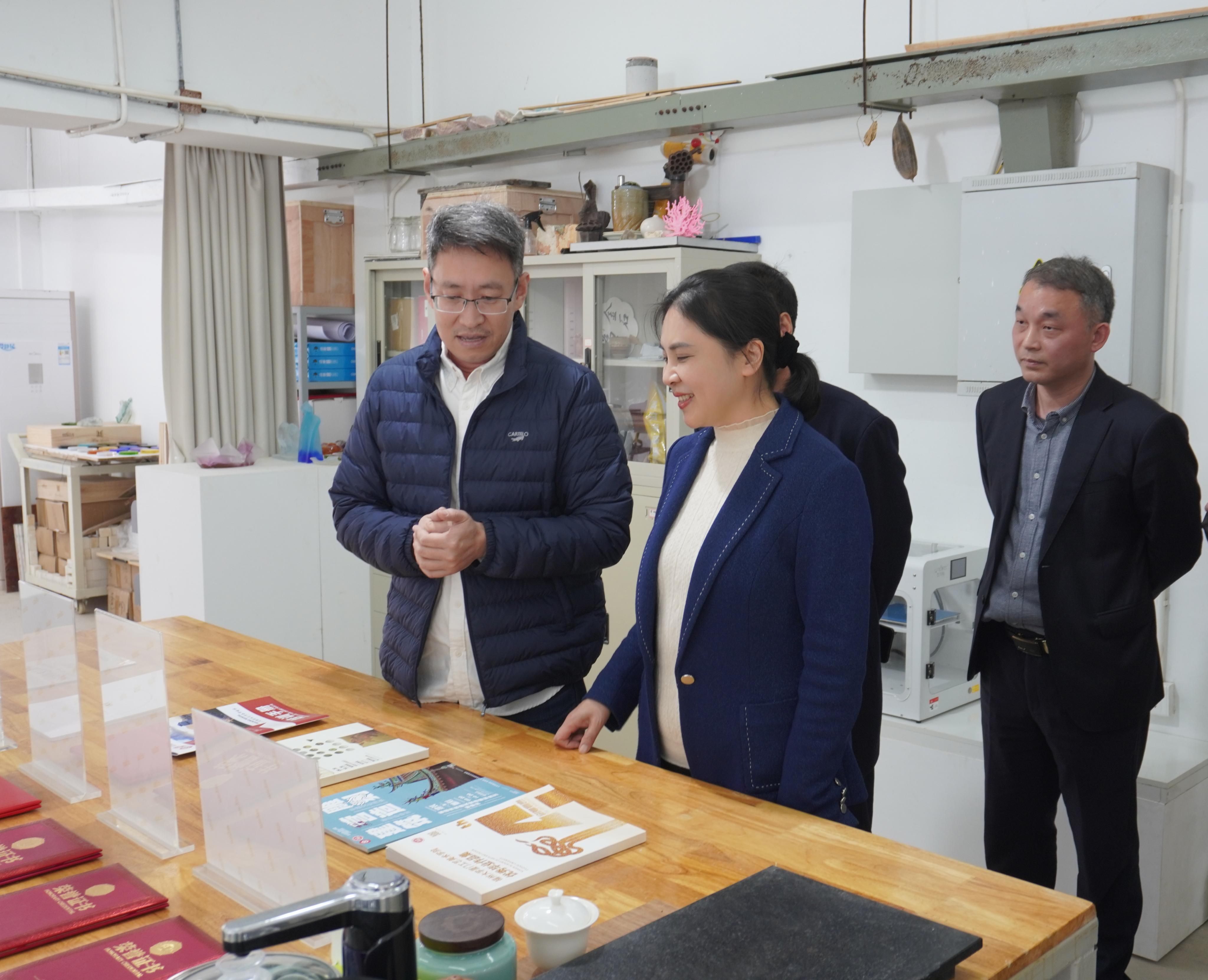 20240307参观工艺美术系实验室厦门工艺美术学院.jpg 20240307参观工艺美术系实验室厦门工艺美术学院.jpg