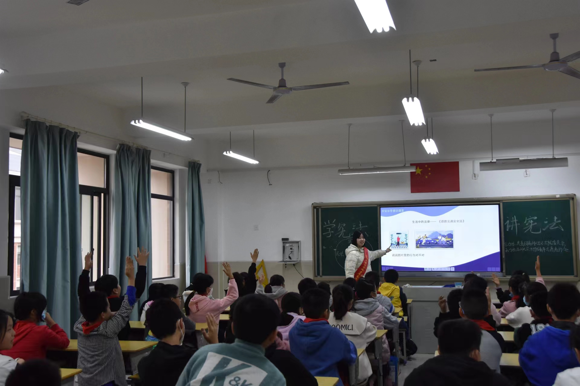 20231206普法宣传进中小学.jpg