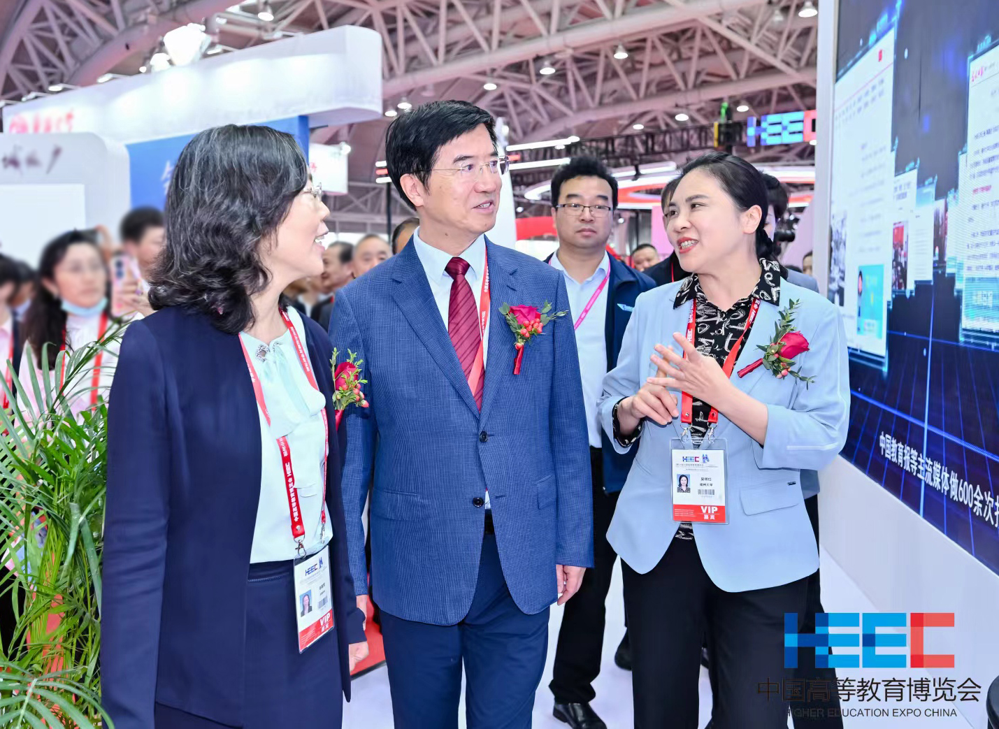20240415杜玉波会长参观指导 吴校长陪同.jpg