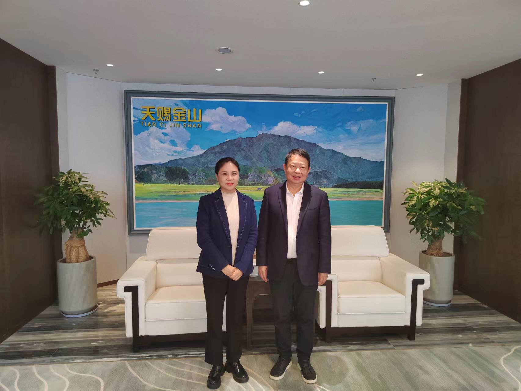 20240307吴明红校长在厦门会见陈景河校友.jpg