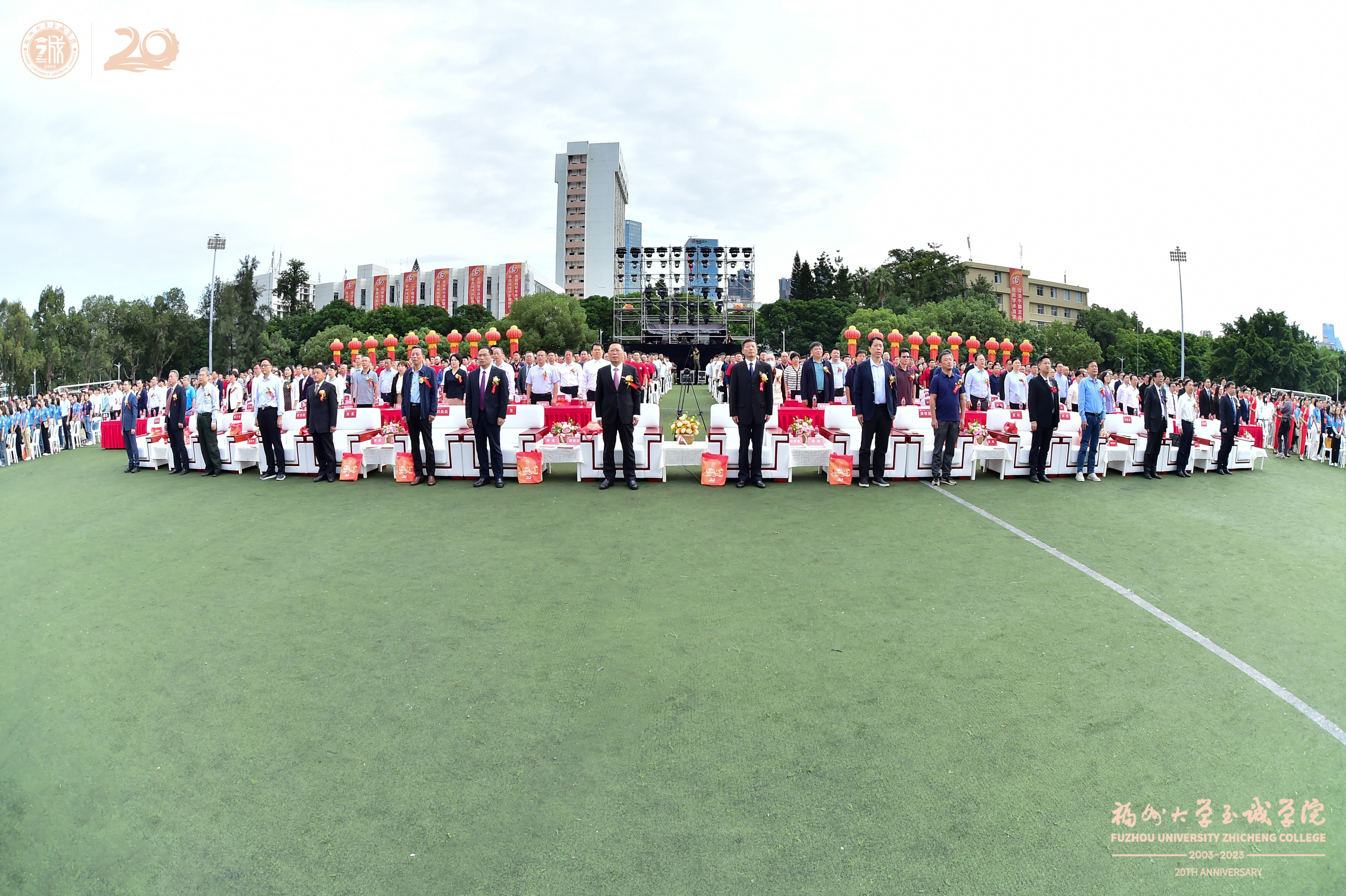 全体肃立,奏唱国歌-至诚学院.jpg